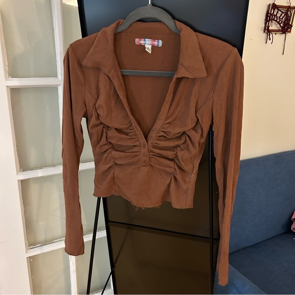 Urban Outfitters Brown Ruched Front Long Sleeve - Picture 1 of 3